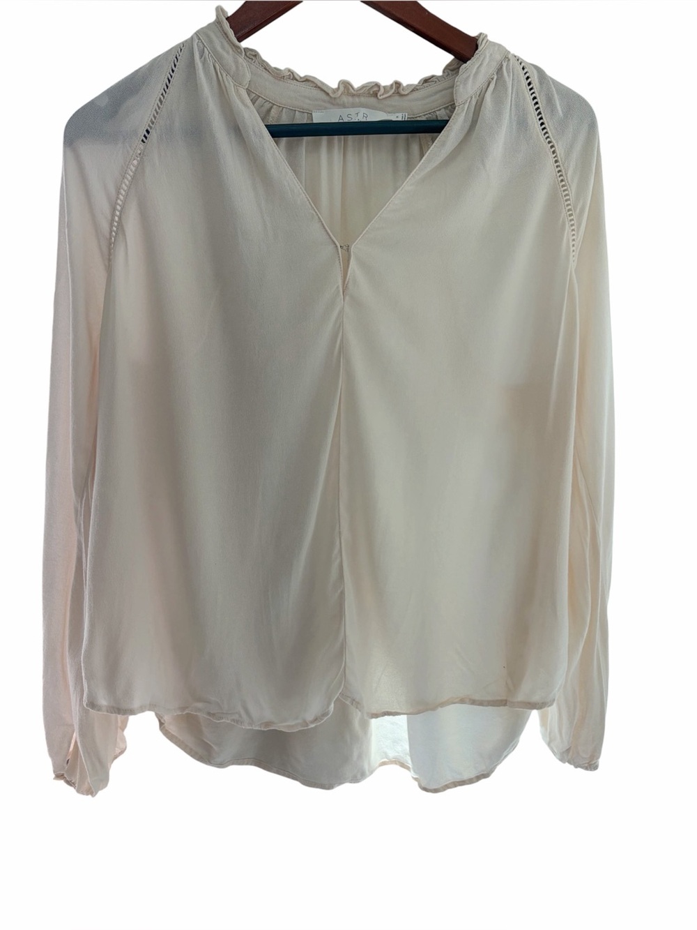ASTR The Label Women’s Medium Ivory Cream Viscose Blouse Ruffle Neck Boho